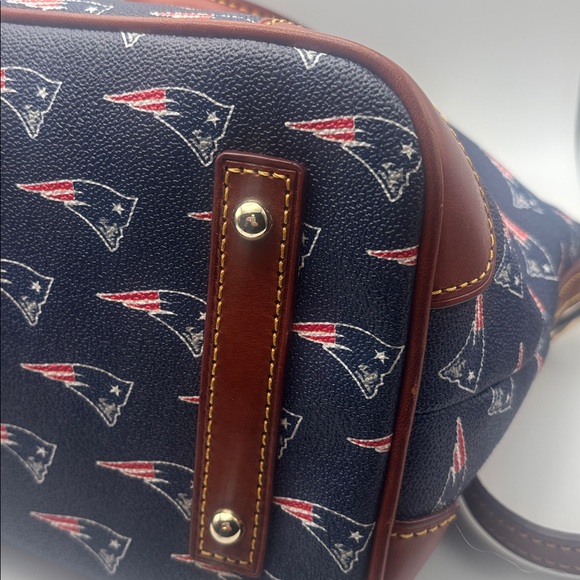 Dooney & Bourke NFL New England Patriots Charli Satchel, excellent condition - Picture 10 of 14